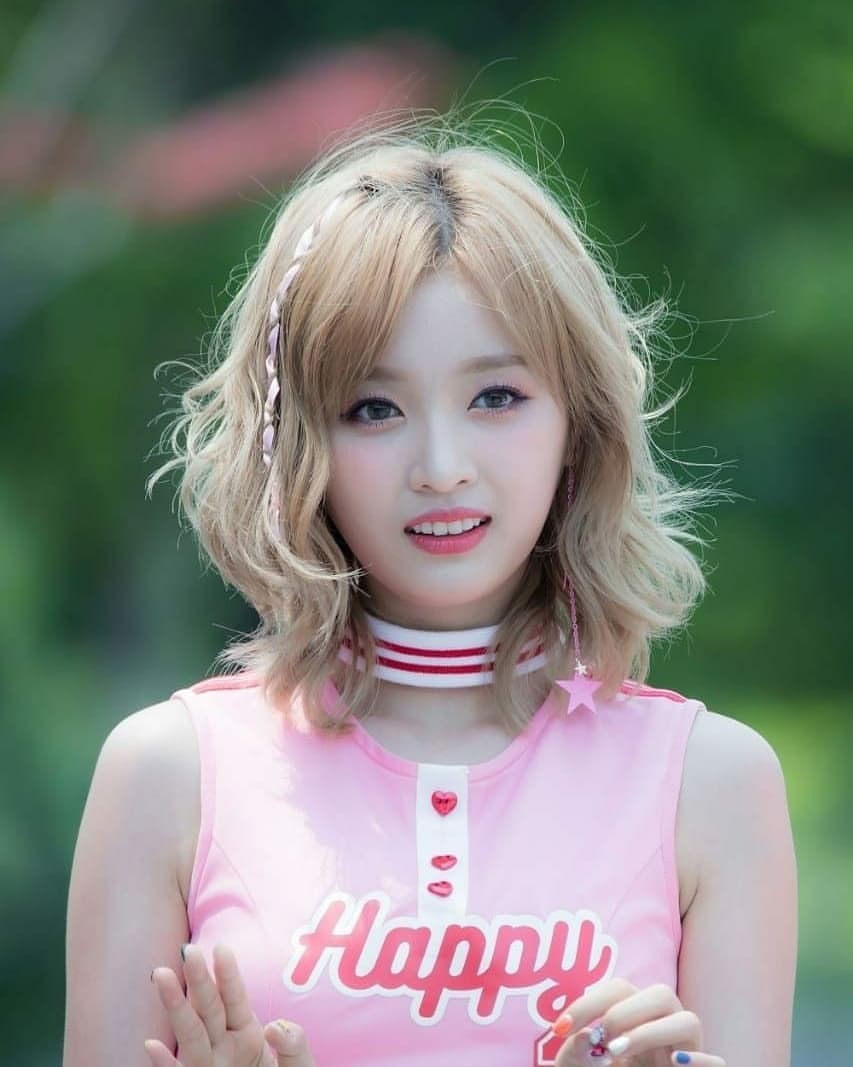 吴宣仪"冰淇淋"女孩上线,最后一张吐舌头"太犯规"