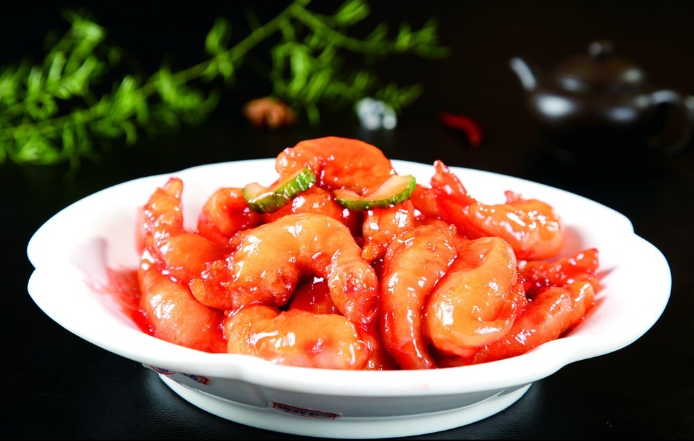 蒜香糖醋虾仁,色泽金黄,葱香浓郁,外酥里嫩,十分的美味!