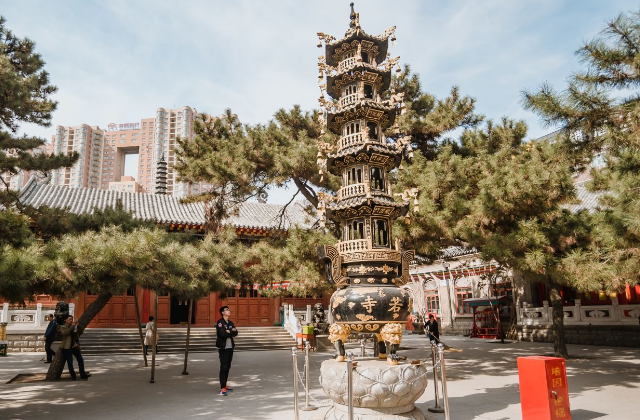 这里被评为全国重点佛教寺庙,寺内殿堂耸立,值得一去