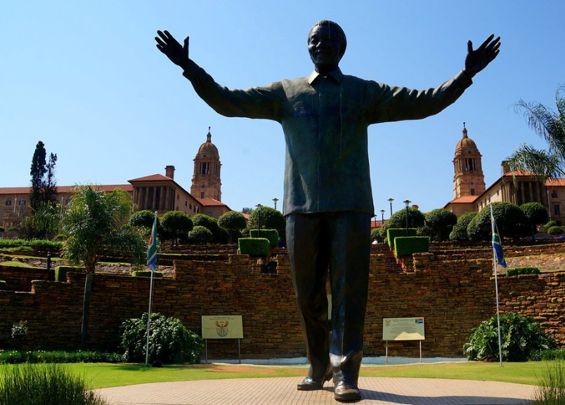 由于地处桑顿的中心区域,交通便捷,前往金融区,桑顿会议中心,豪华酒店