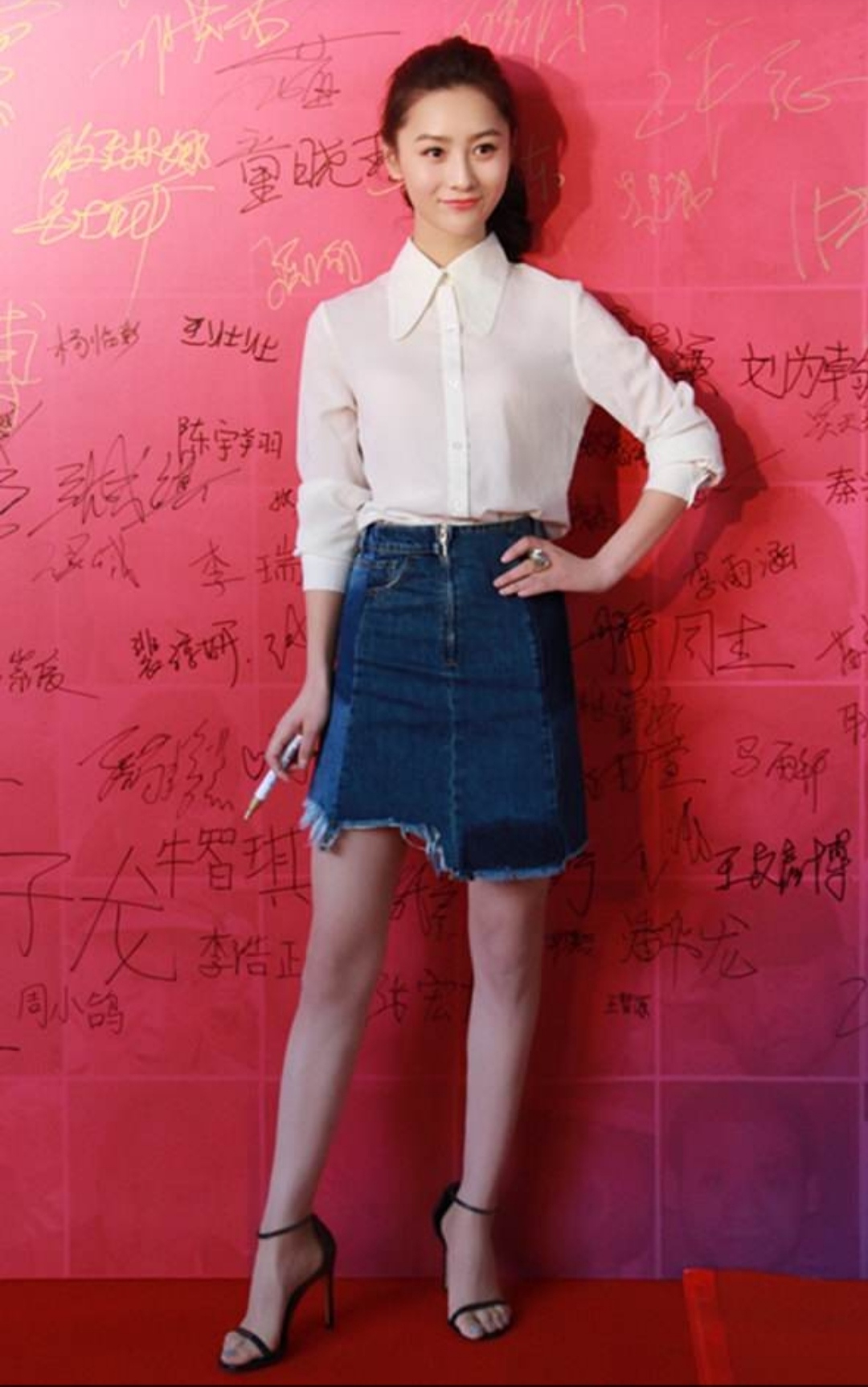 出演过《剑王朝》中白山水的张维娜,一双美腿保养得真好