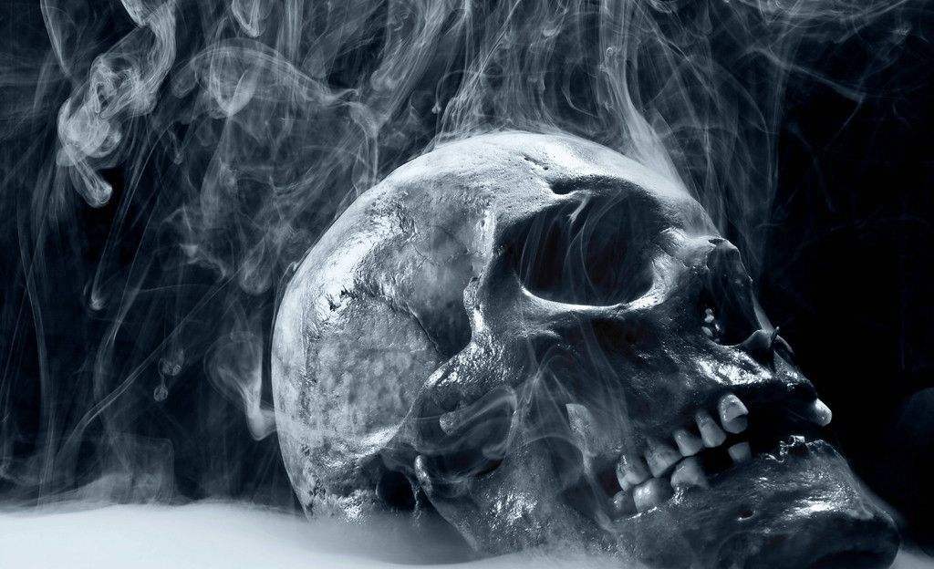 姐姐视她为眼中钉肉中刺,抢走她的未婚夫,将她卖给死人结冥婚!