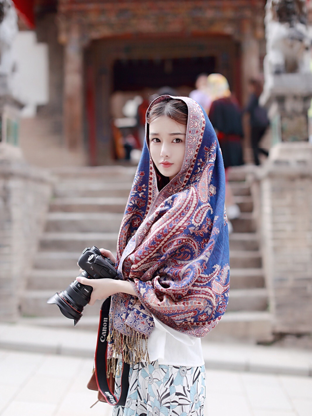 用"围巾"的11个拍照技巧,女生的大脸和双下巴,通通都给我消失