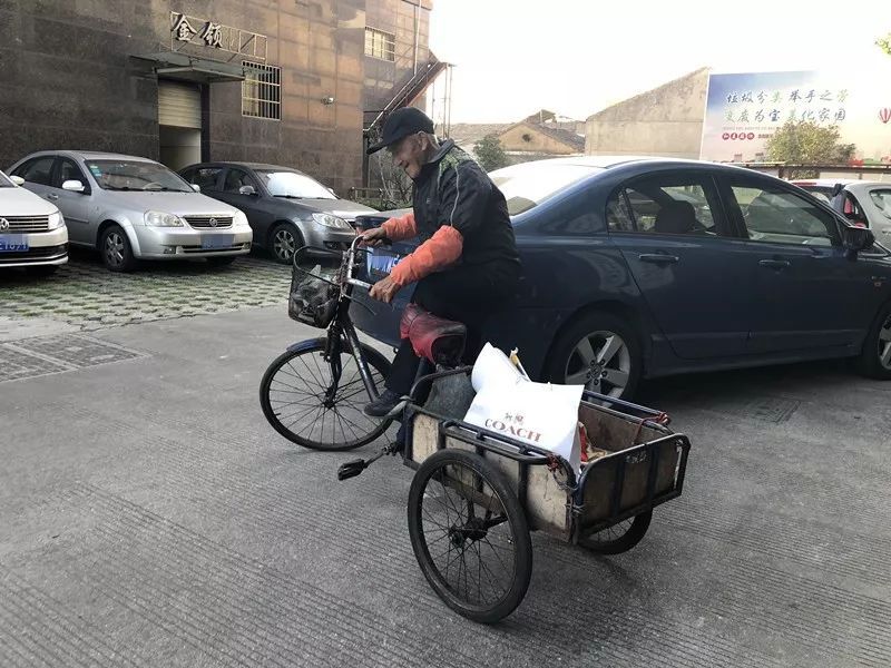 致敬!宁波88岁老人匿名捐款10余年,靠拾荒攒下善款!
