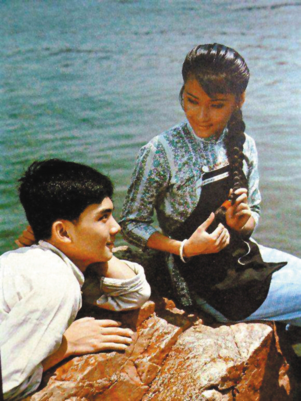 你看过老版《虾球传》吗?记得鳄鱼头吗?全家四人从艺,哥是名家