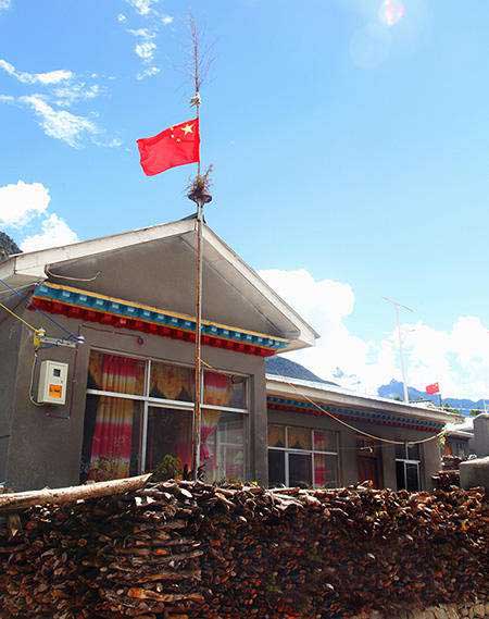 如今达曼村的适龄儿童已经全部到学校接受教育,并且享