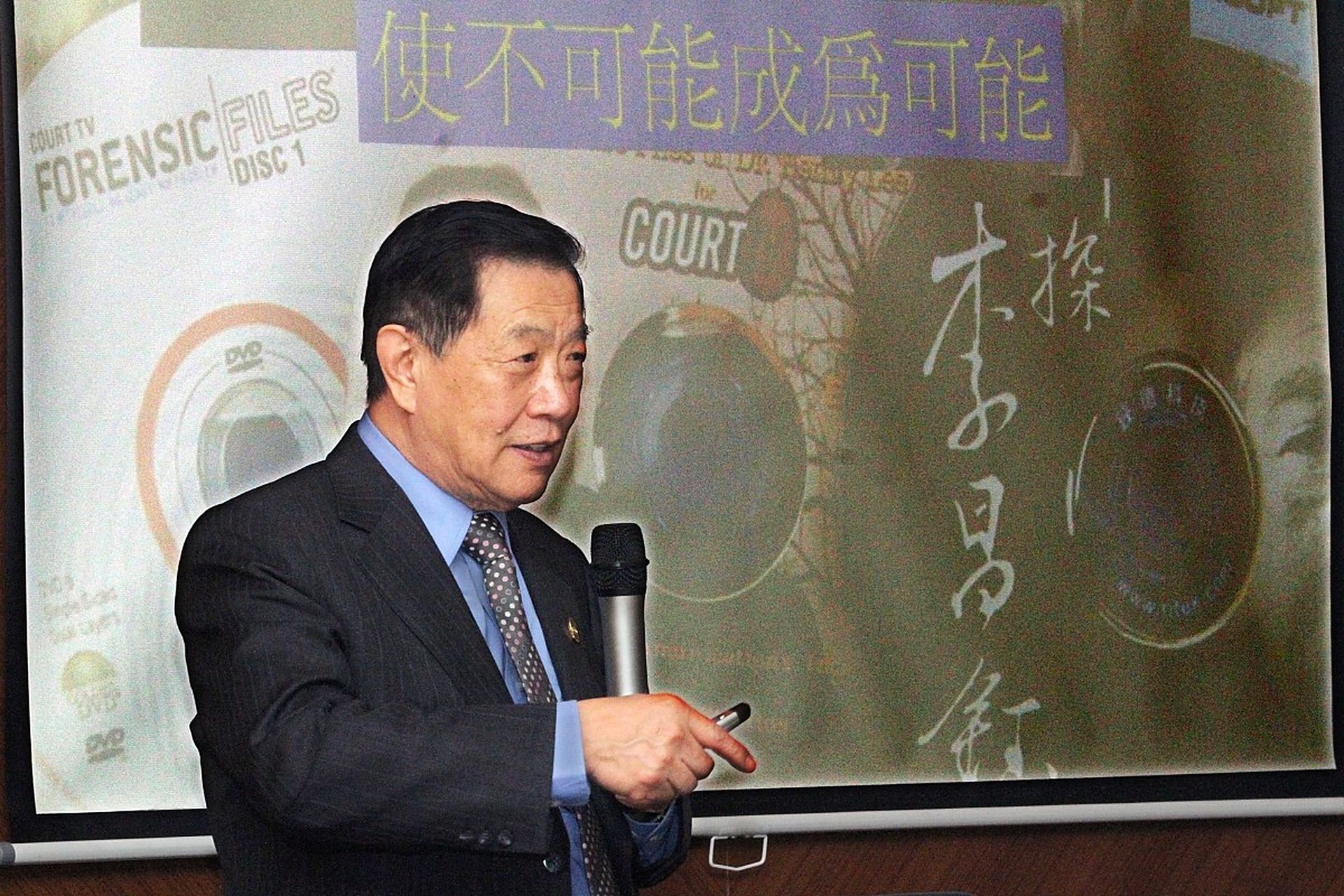 华人神探李昌钰!华人神探?  以前看李昌钰的宣传资料,全是正面的事.