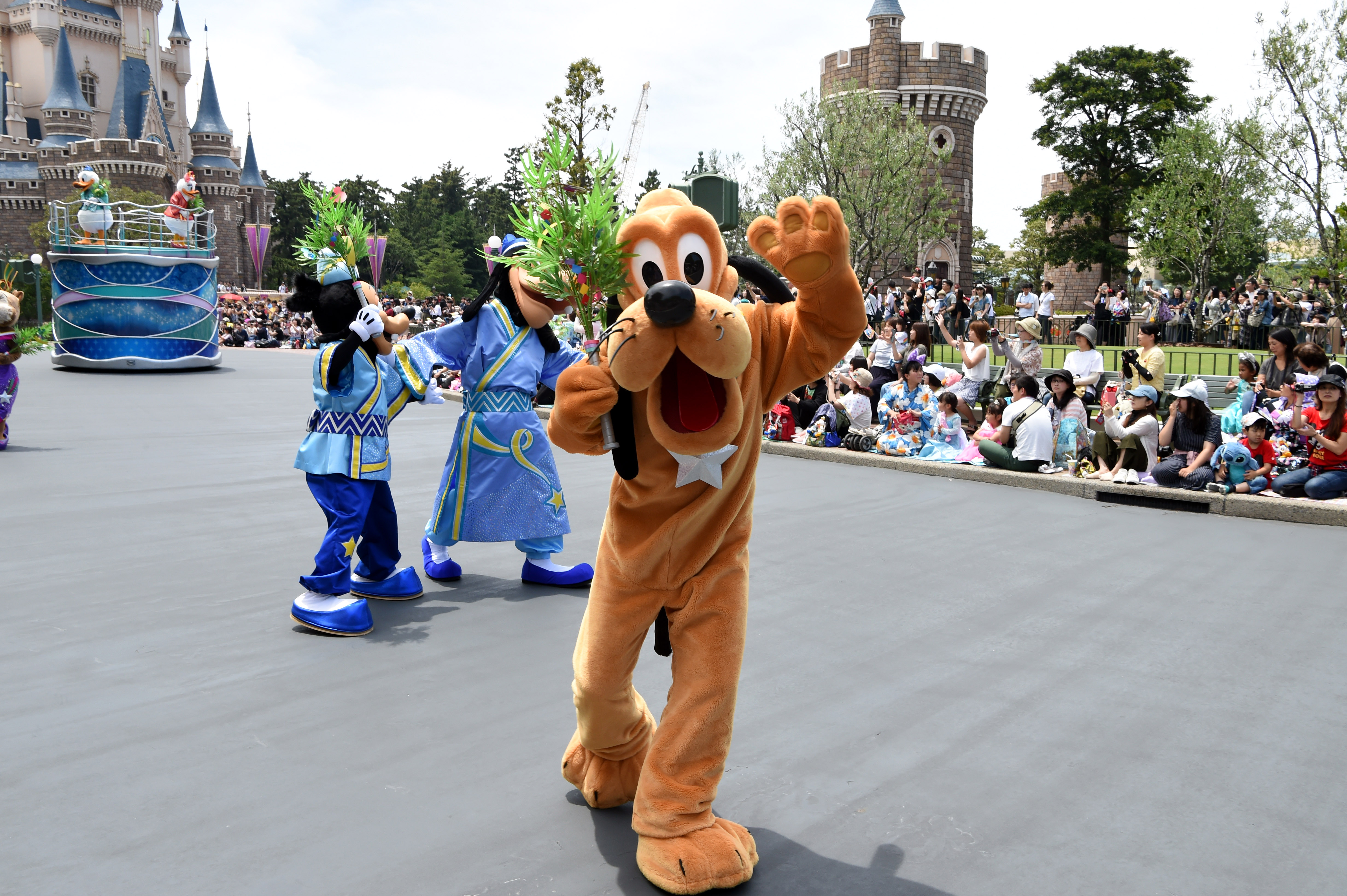 东京迪士尼乐园迎"七夕"巡游