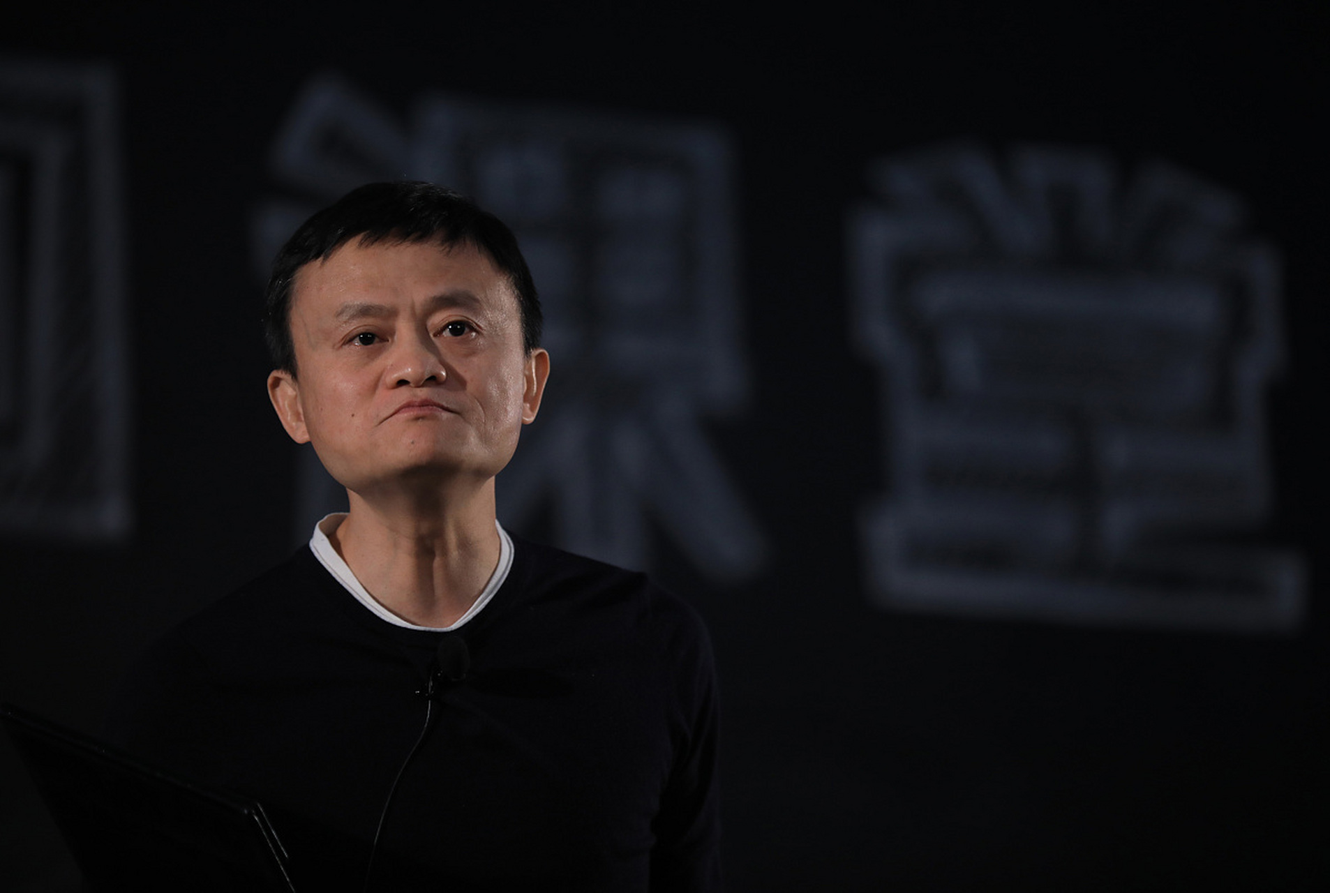 遥想当年,阿里气吞万里如虎,马云到处传道授业不过瘾,最终以"神片"