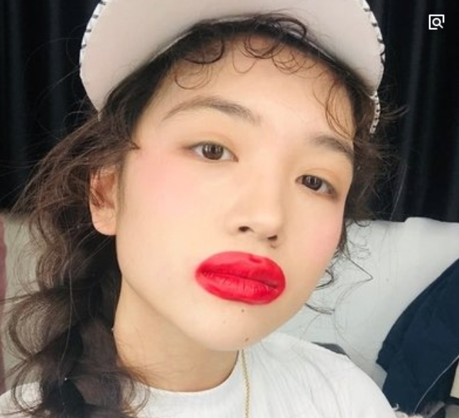 鬼鬼大家都熟知的一个很搞笑的女演员,在综艺节目上也是自带幽默感,直