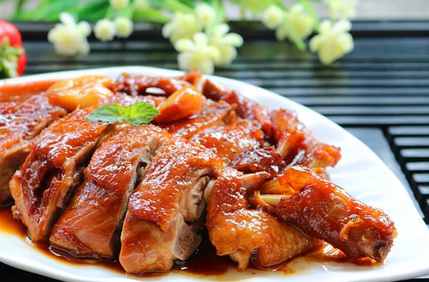 三杯鸭,福建的传统名菜,保证满足你的胃口,鲜红的颜色让你口水直流