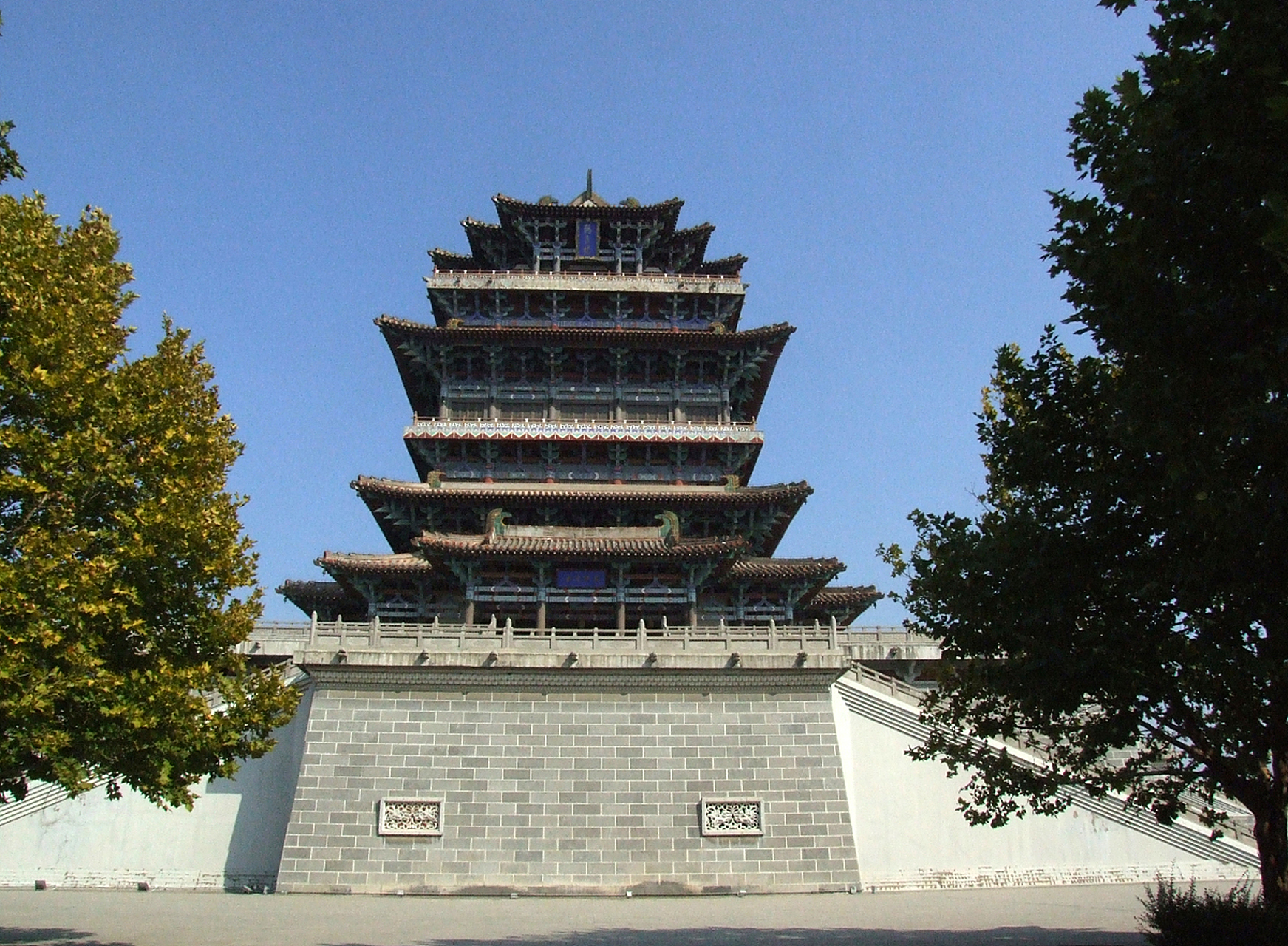 偶曾看到一些人脖子上挂着很粗很大的金链子,心里不