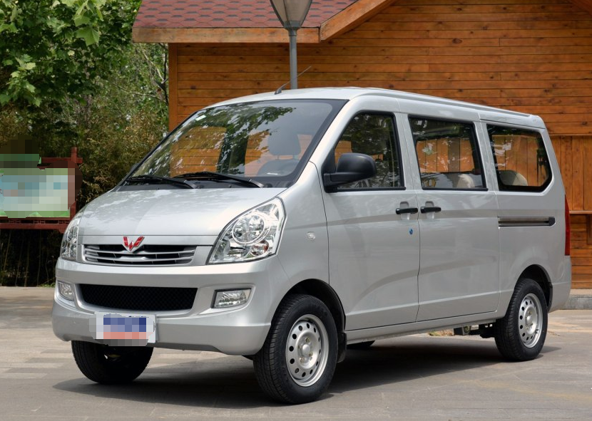 上汽通用五菱-五菱荣光,看起来上档次,外观很潮流!