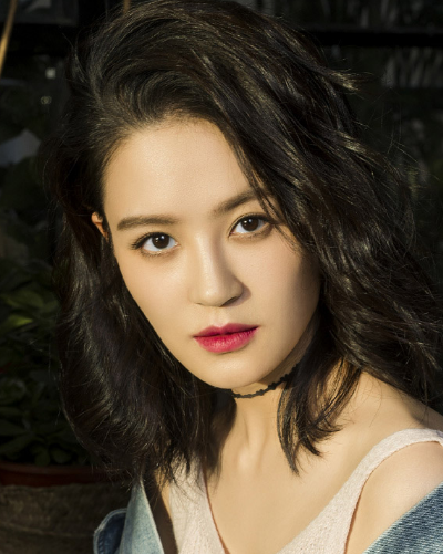 曾一萱优雅迷人,落落大方,唯美写真