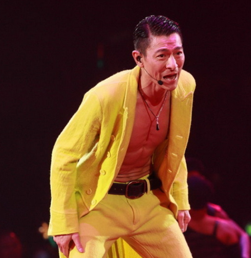 华仔早期的演唱会,网友:不愧是四大天王最帅的人,荷尔蒙爆棚!