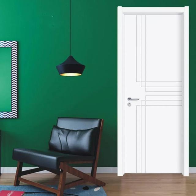 湖南日报·新湖南客户端 通讯员 邬艳 周杰在佳美门业门套生产车间内