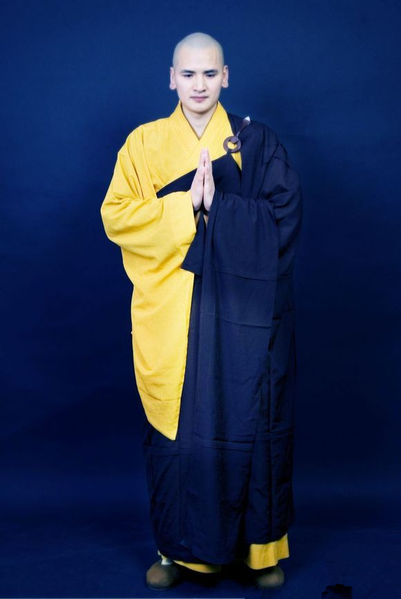 因为红尘看破 大帅哥遁入空门如今活成这般模样