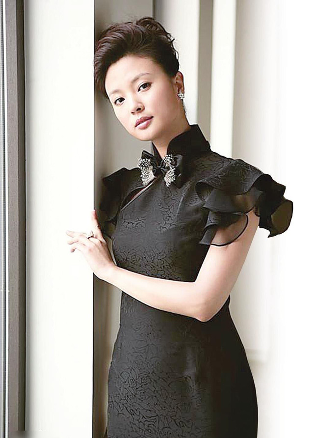 央视美女主持39岁刘芳菲曾被定为周涛接班人,出生书香门第