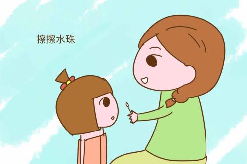 宝宝总爱摸头是什么原因?幸好妈妈及时发现,医生也为她点赞