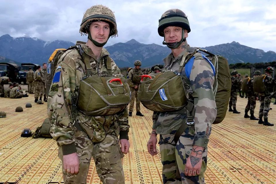 去叙利亚当雇佣兵一天8000块?别傻了,去迪拜捡垃圾都比这事靠谱