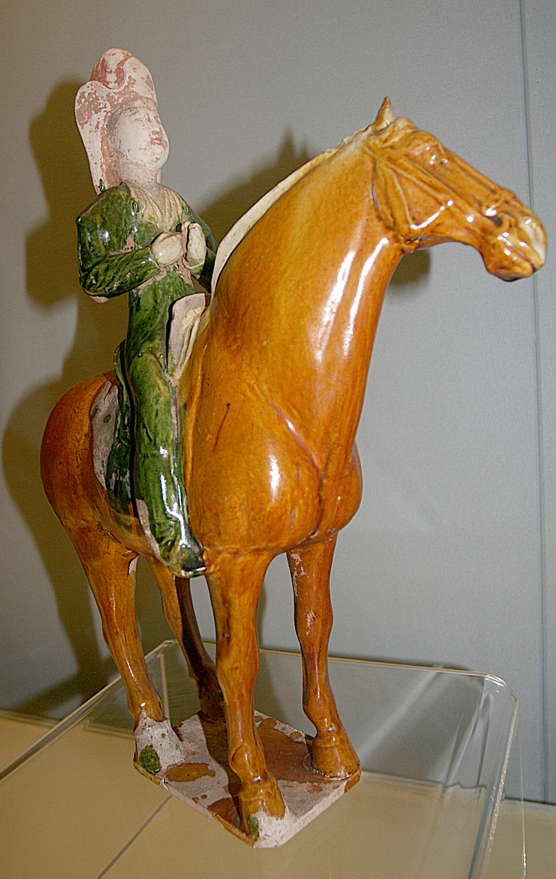 为什么说"唐三彩"是中国工艺美术品中的一颗明珠?