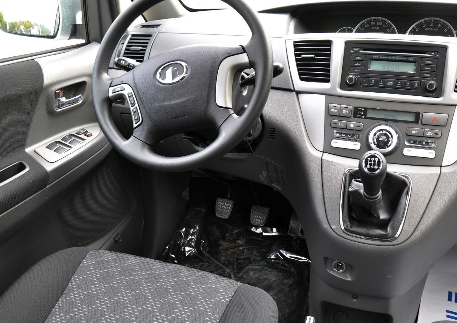 《长城v80》内饰沉稳大气做工到位,内饰的颜色搭配也是很不错的,其实