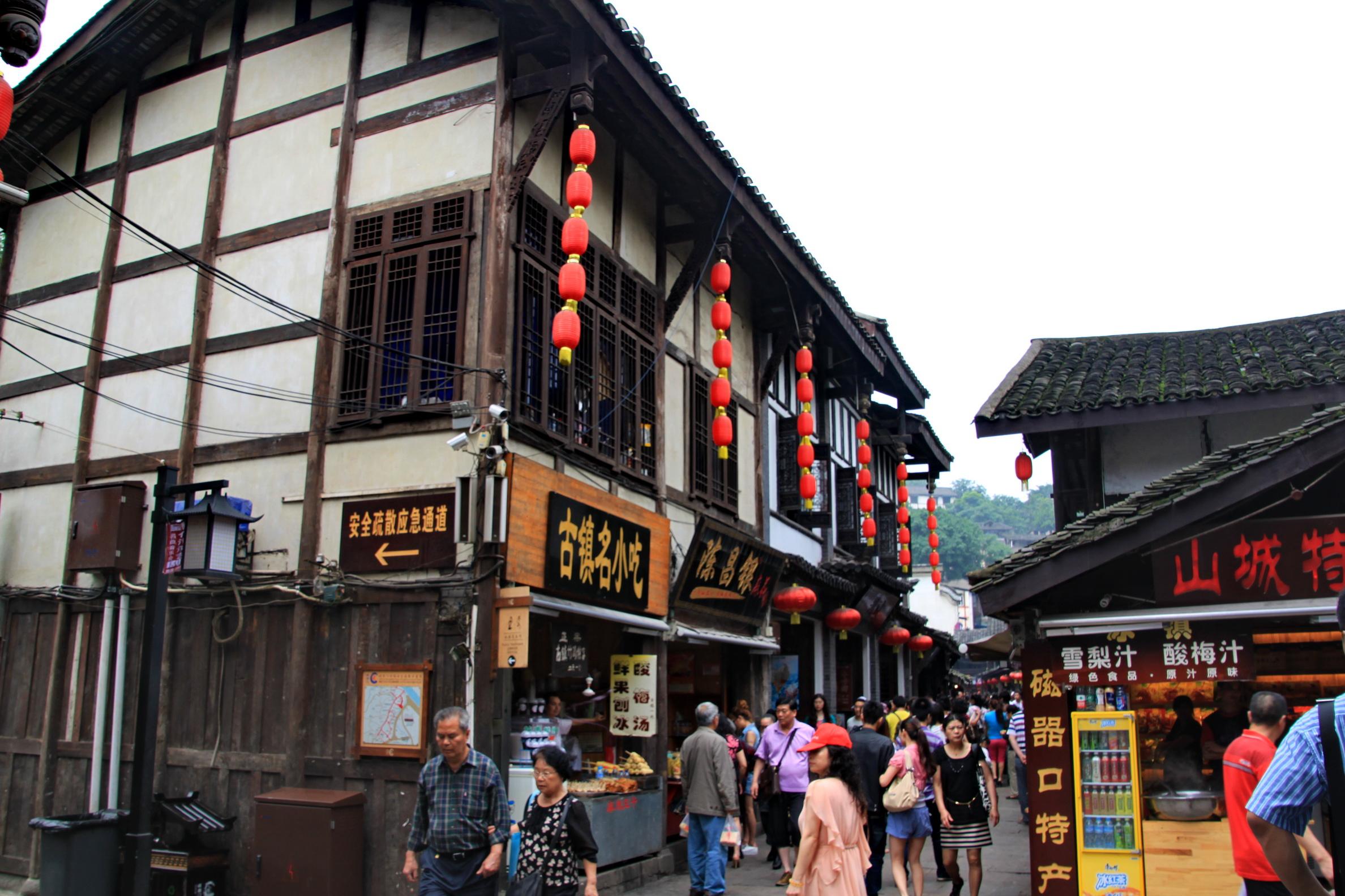一条石板路,千年磁器口,磁器口是否一如往昔那般迷人呢?