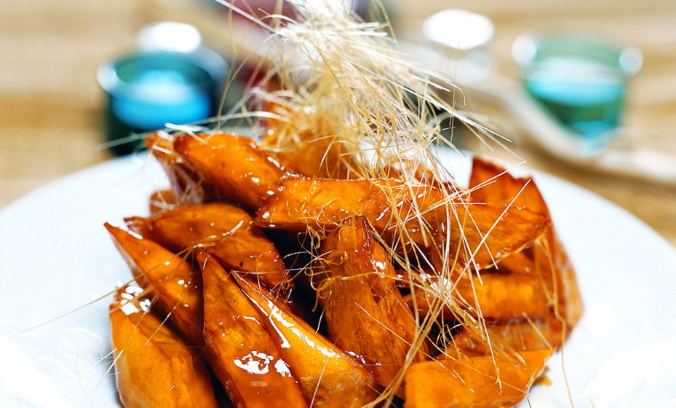 小朋友最爱的甜口菜来啦,甜而不腻的拔丝地瓜,软糯香甜!