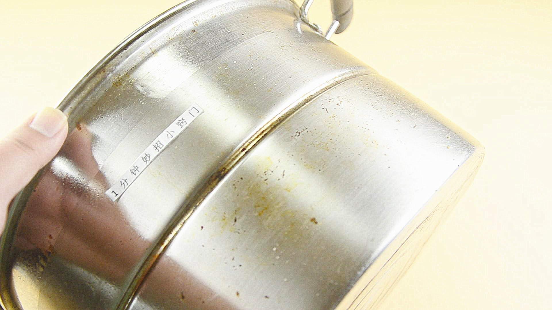不锈钢锅发黑发黄不用愁!用上这个废弃物,抹一抹立马光亮如新
