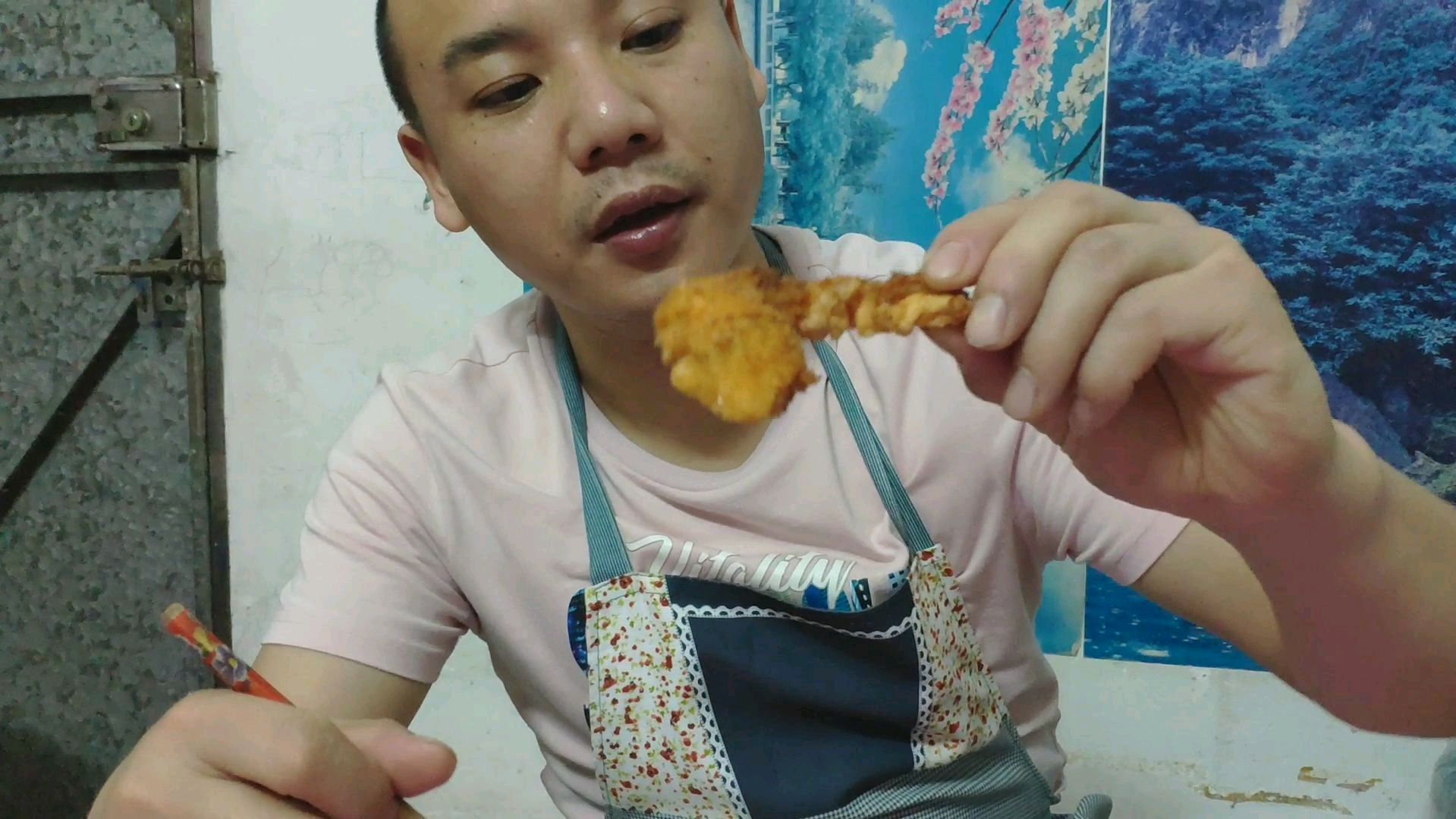 买几十块鲜虾炸虾条跟鸡翅一样大一口一个吃到爽爆!