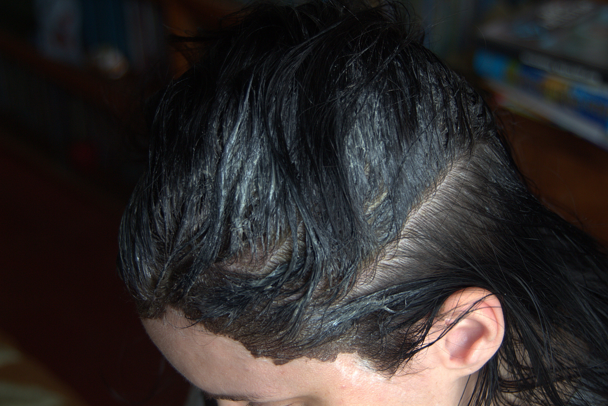 哎呀!你还在每天洗头吗?听说一周只洗一次头,不仅时尚,还更加卫生呢!