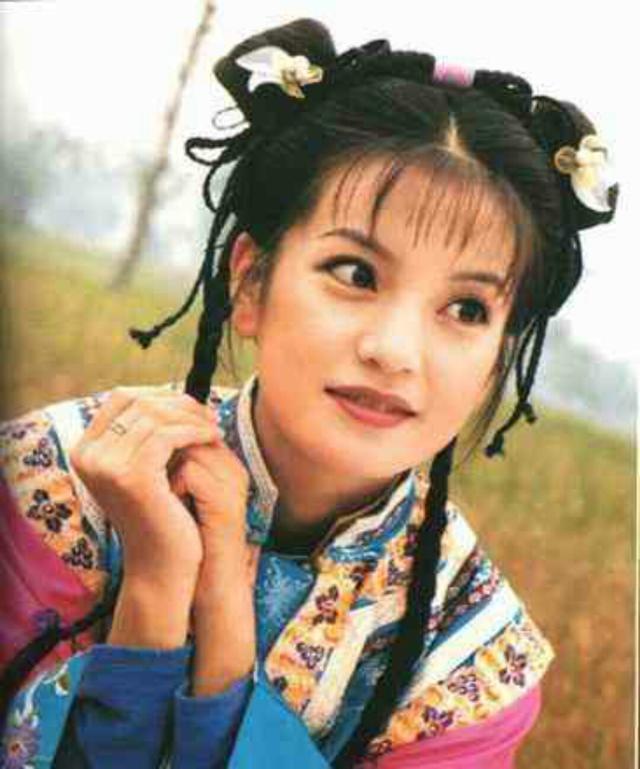 虽然《还珠格格》中的令妃很有心机,但尔泰是真心喜欢小燕子