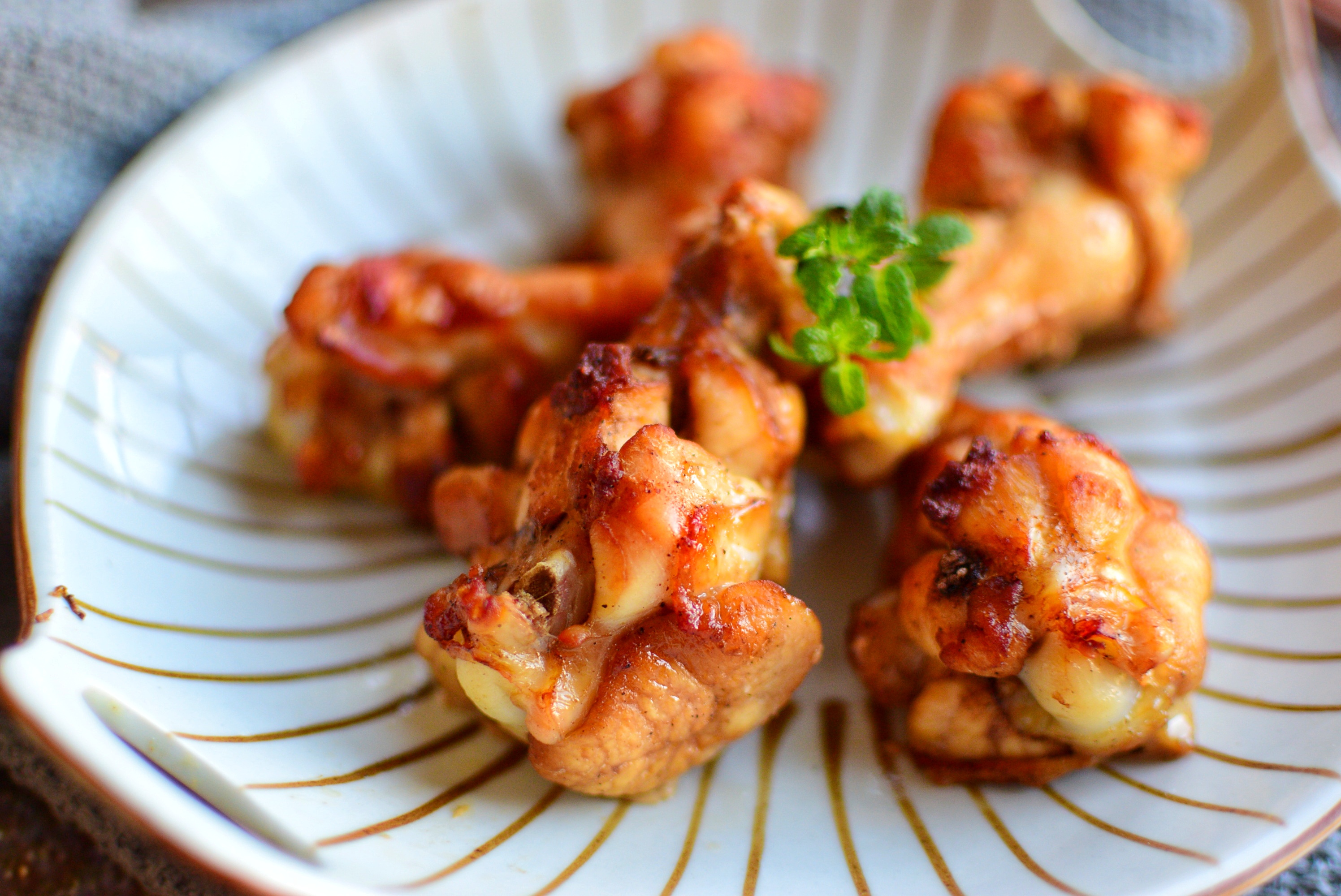 我有烤鸡翅根小诀窍,个个入味,简单美味,一次多做些吃着才过瘾