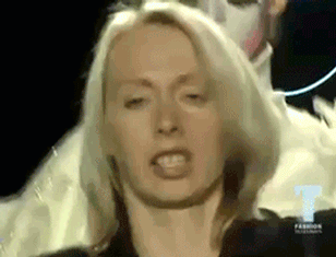 搞笑gif图片笑话段子:兄弟,钱先全放你这,将来应急再找你要