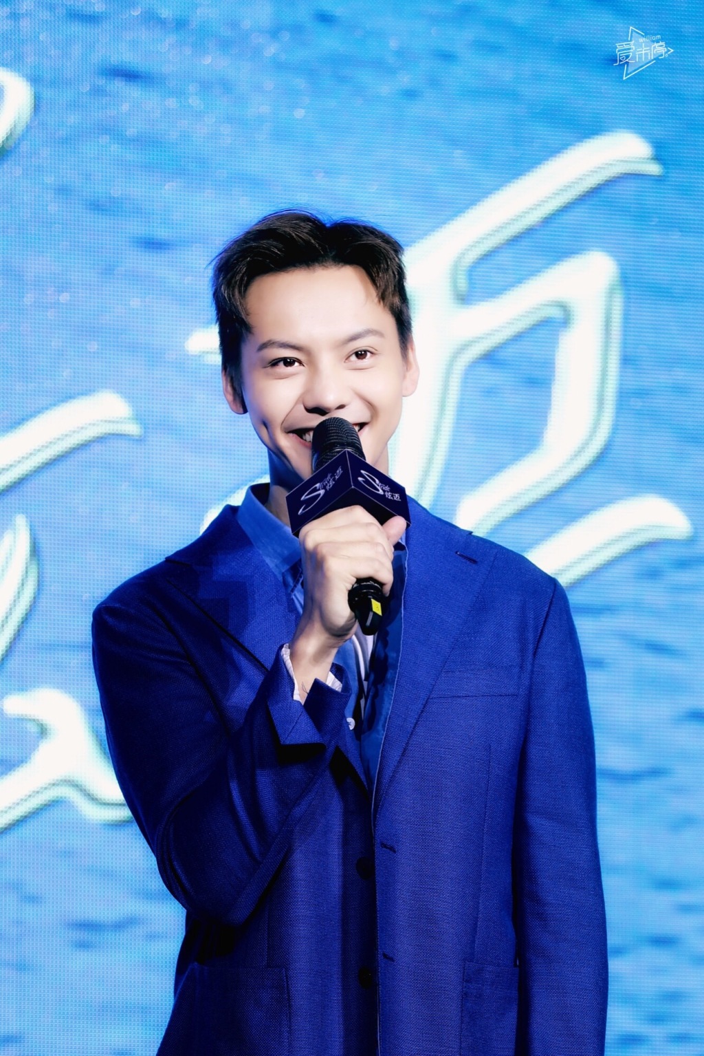 陈伟霆出席品牌活动 缤纷果味霆甜度满分