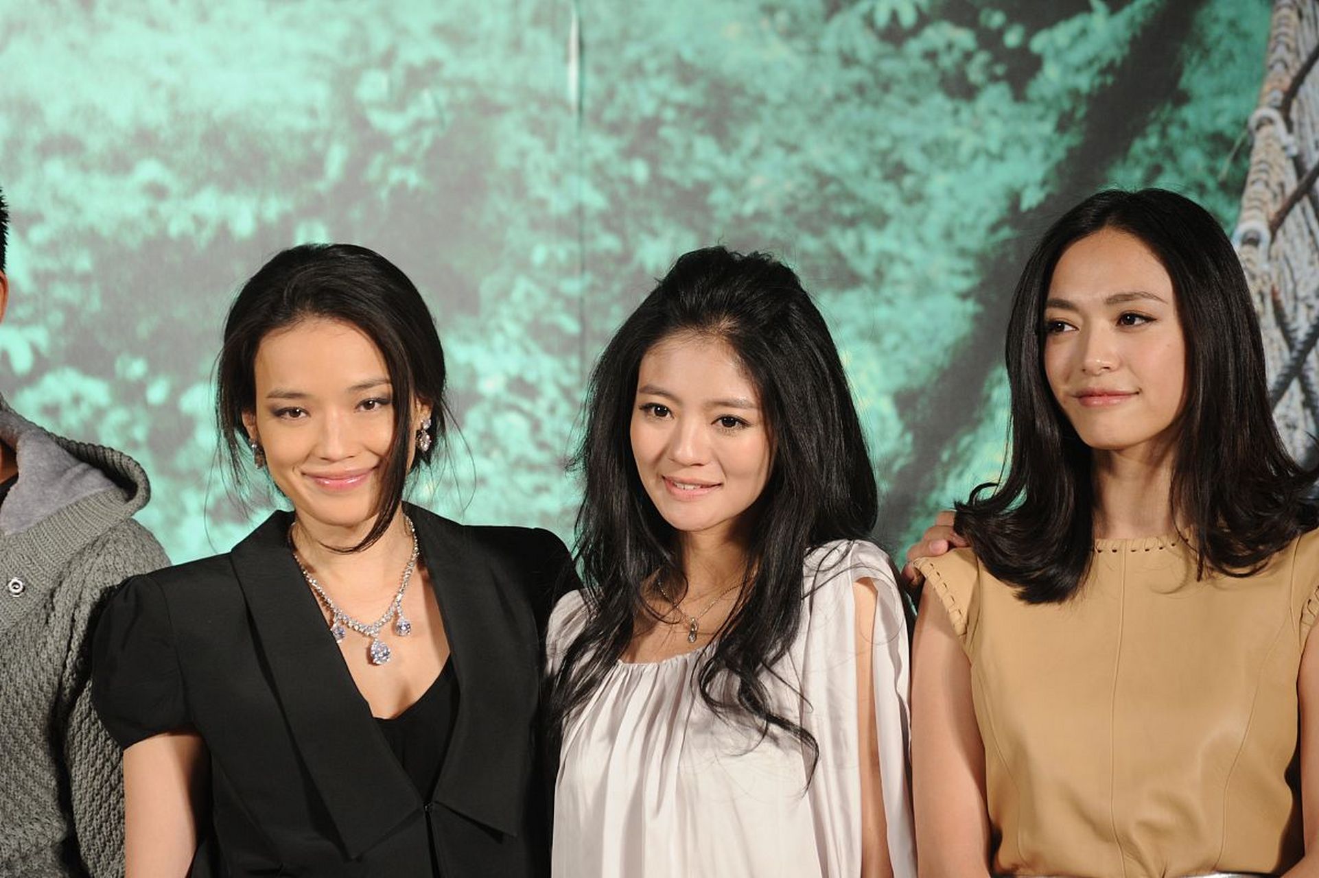 姚晨,舒淇和安以轩同框,没想到,姚晨能赢得这么轻松[嘻嘻]!