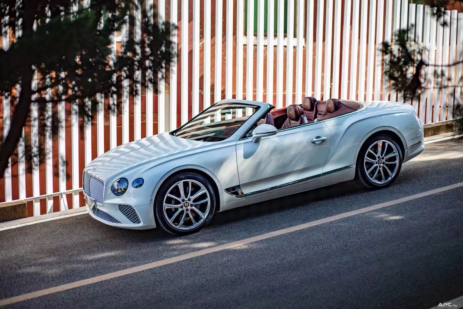 敞篷季已来,你确定不需要一台宾利欧陆gtc?