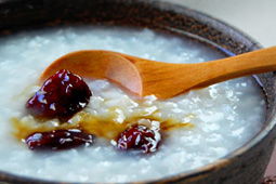 魏无羡只会做辣味糯米粥这样的黑暗料理,口味清淡的蓝湛能吃?