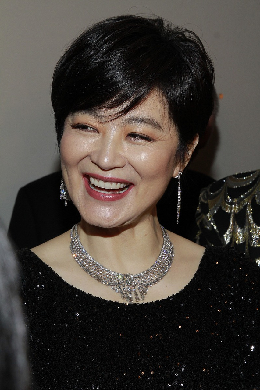 7月16日,林青霞引发了热议,只因她在社交平台发文称自己上个月不小心