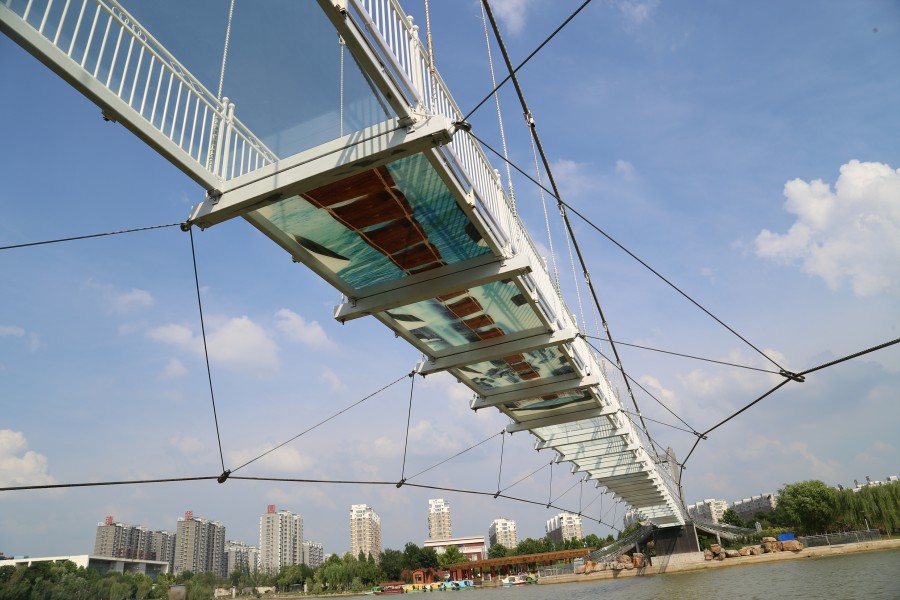 单县幵山公园玻璃吊桥免费开放