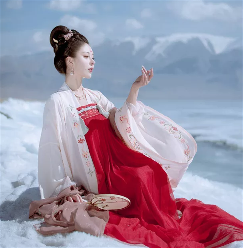 佛系女配为救男主命丧黄泉,再睁眼,成了男主的有孕宠妻,穿书文