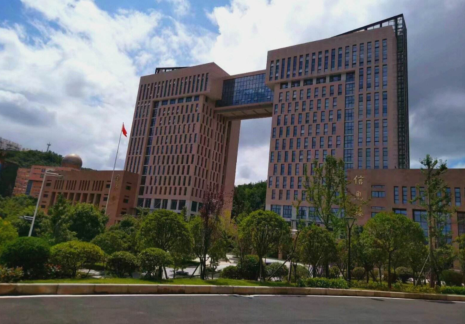 贵州省大学十强榜单(世界十大权威大学排行榜综合排名)