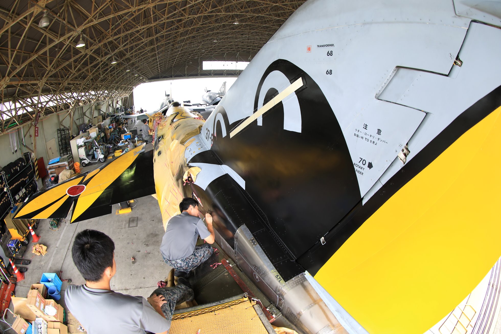 老黄瓜刷绿漆:日本老旧f-4战机换新涂装