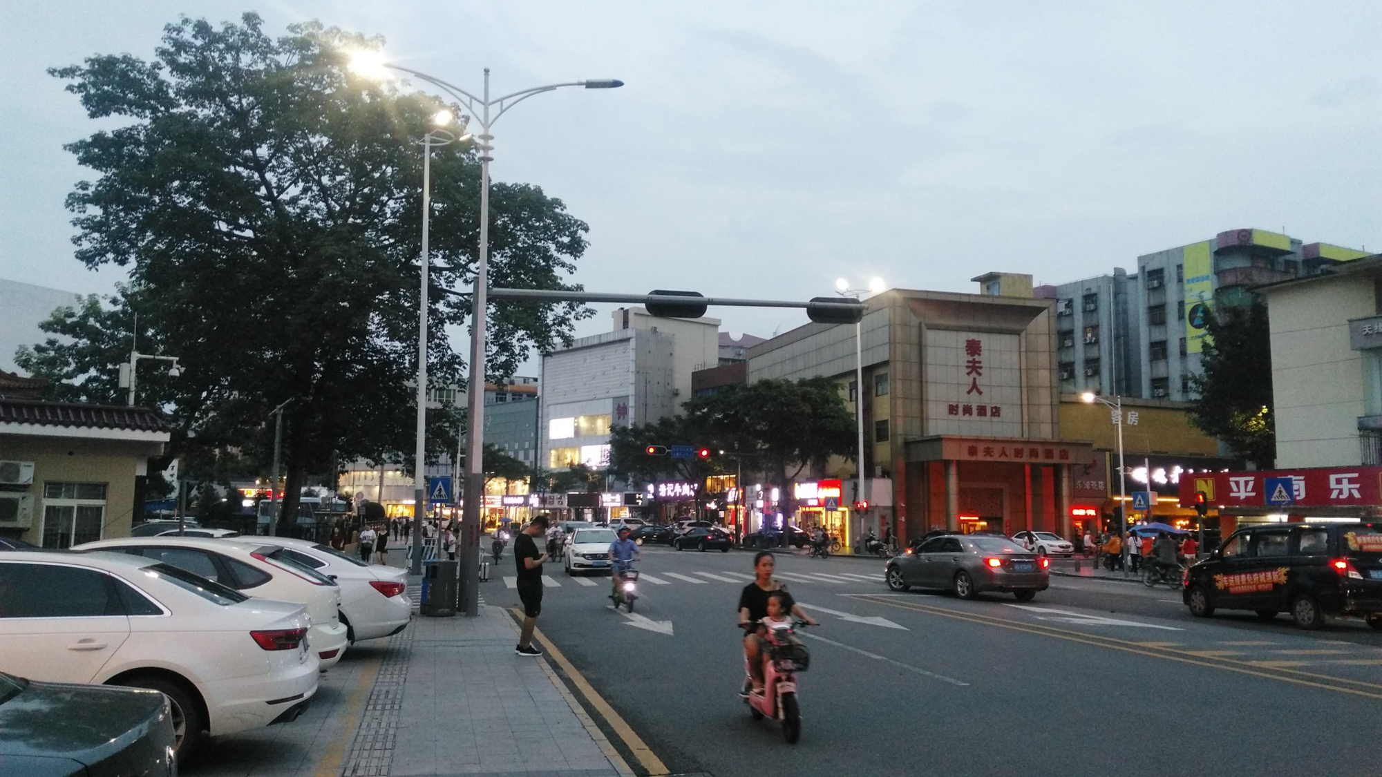 深圳龙岗老街夜拍,这里曾留下过你的足迹吗?
