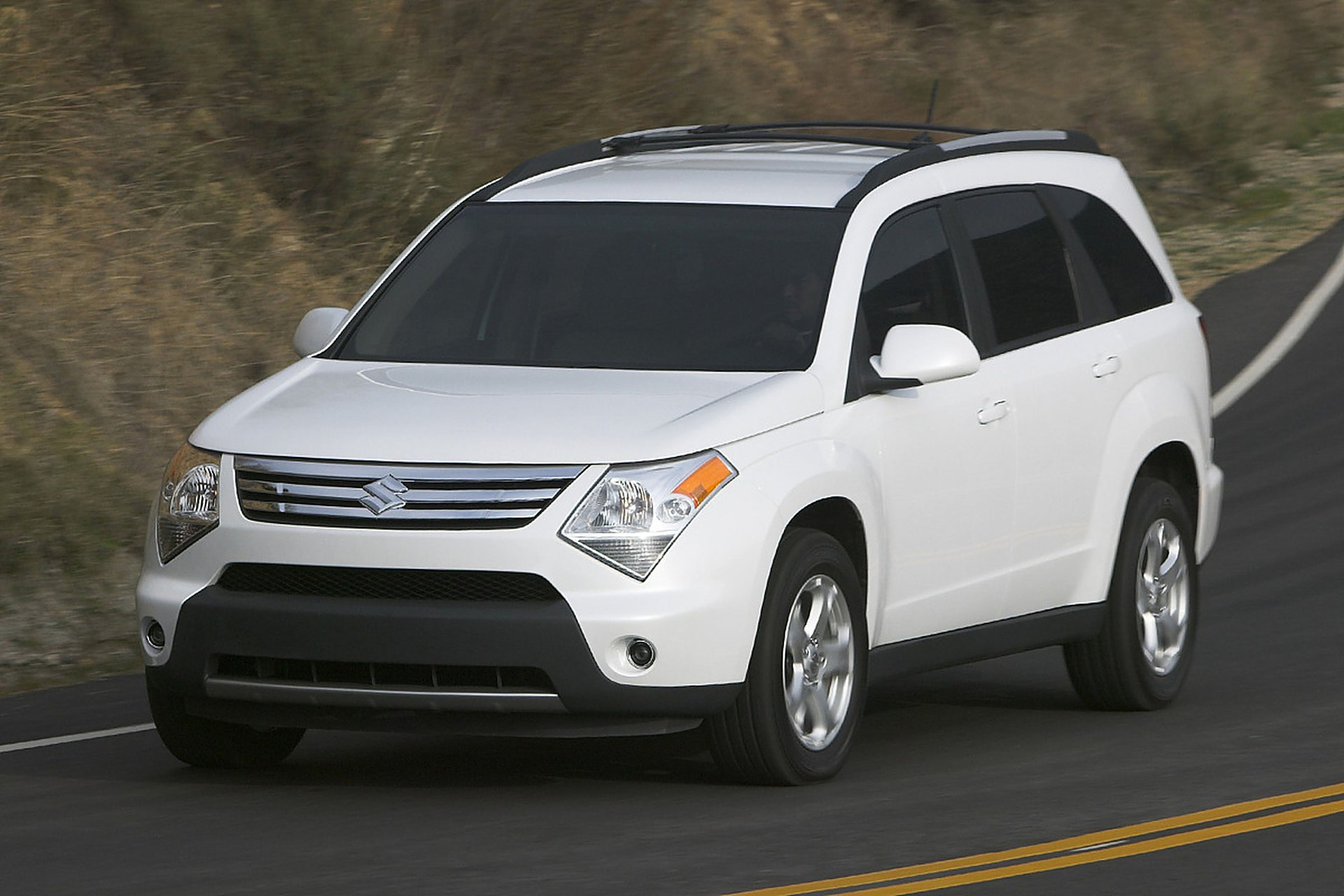 铃木的s-cross是一款经济实惠的城市suv,以其燃油经济性和多功能性能