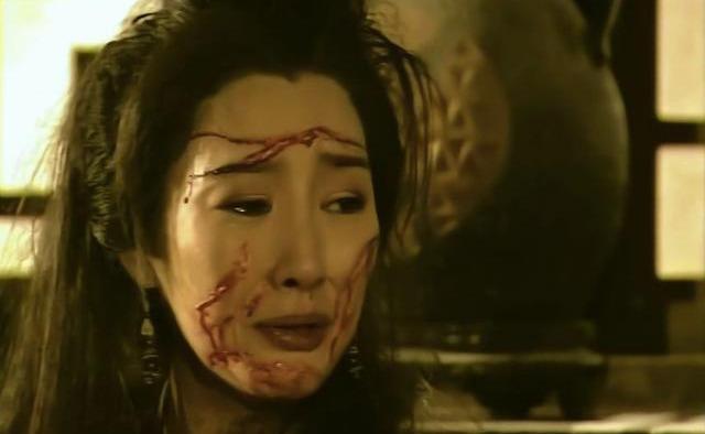 蛇蝎美人康敏,为何如此仇恨乔峰?只因乔峰在人群中少看了她一眼