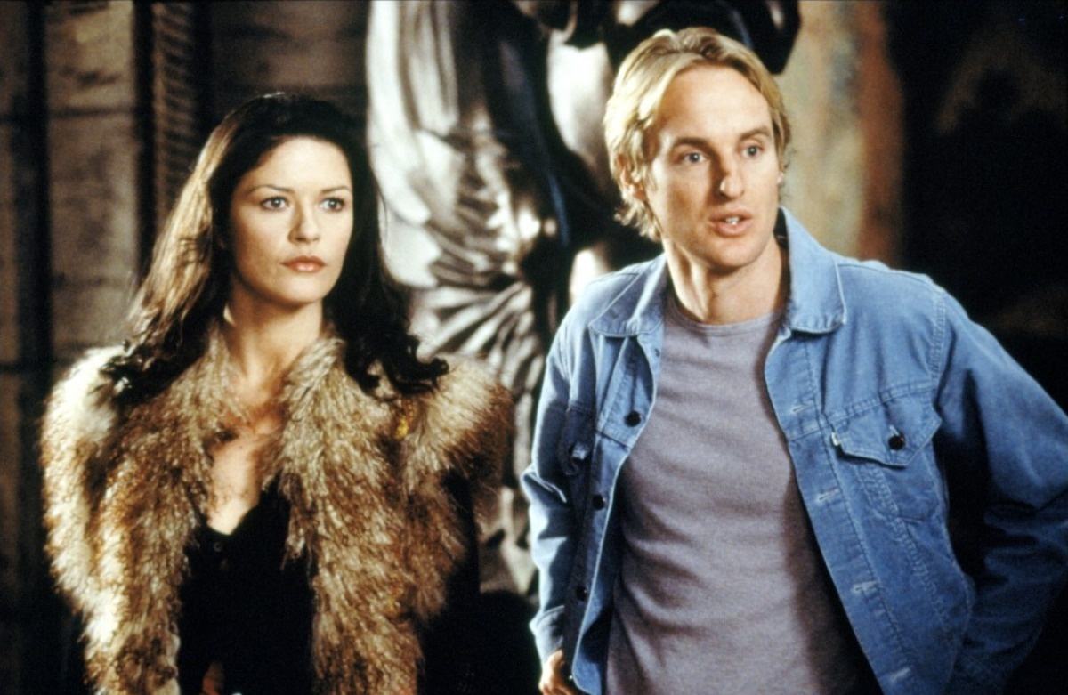 推荐一部灵异剧《鬼入侵》这部剧可以说看作欲望集合地,其中一家住的