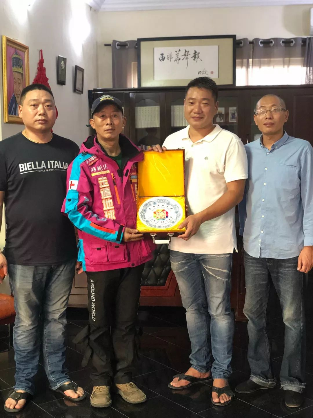 陈良全33年独自骑行67万公里走过109个国家,这次他来到尼日利亚