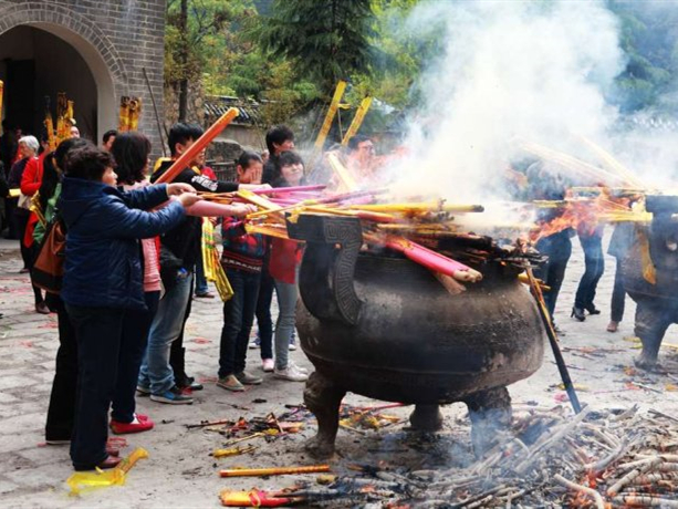 寺庙求子僧人玩图片