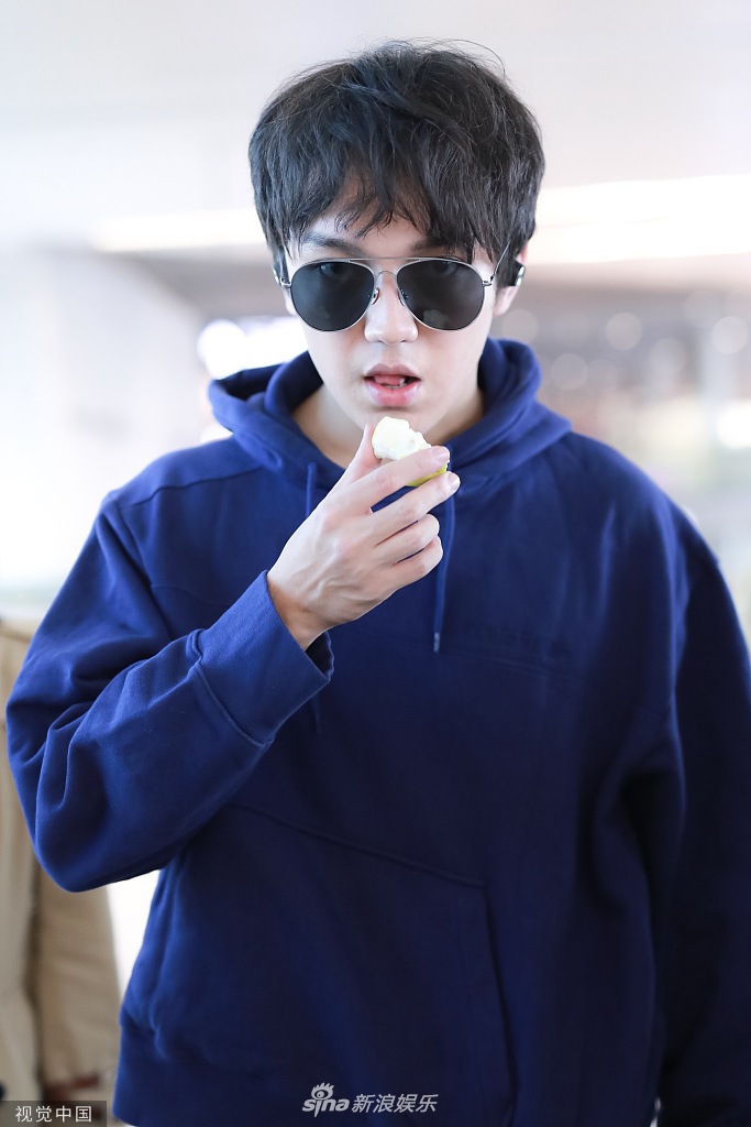 组图:被垃圾分类支配的恐惧?迪玛希机场吃梨连核一起吞呆萌可爱